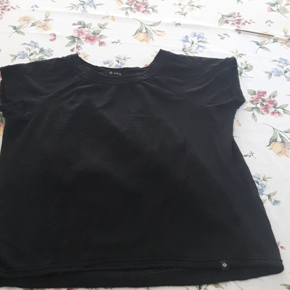 Size S Satva short sleeve black sweater - Picture 7 of 9